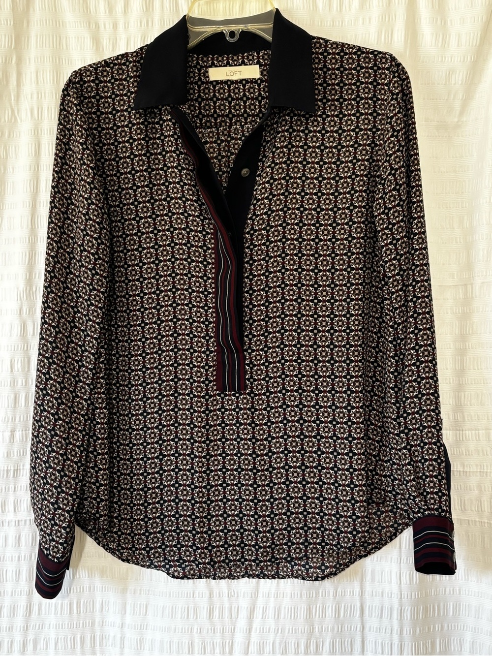 LOFT Medallion Print Silky Blouse Sz Large - Picture 10 of 10